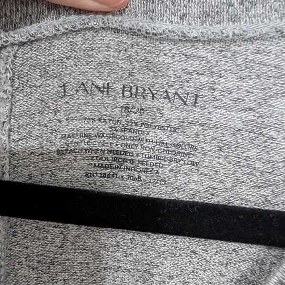 Lane Bryant Heather Gray Knit Like Material Short Sleeve w/ Ties Top Size 18/20 - Picture 2 of 9